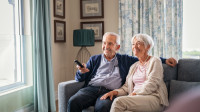 Sécurité des personnes âgées : pourquoi installer une alarme maison adaptée ?